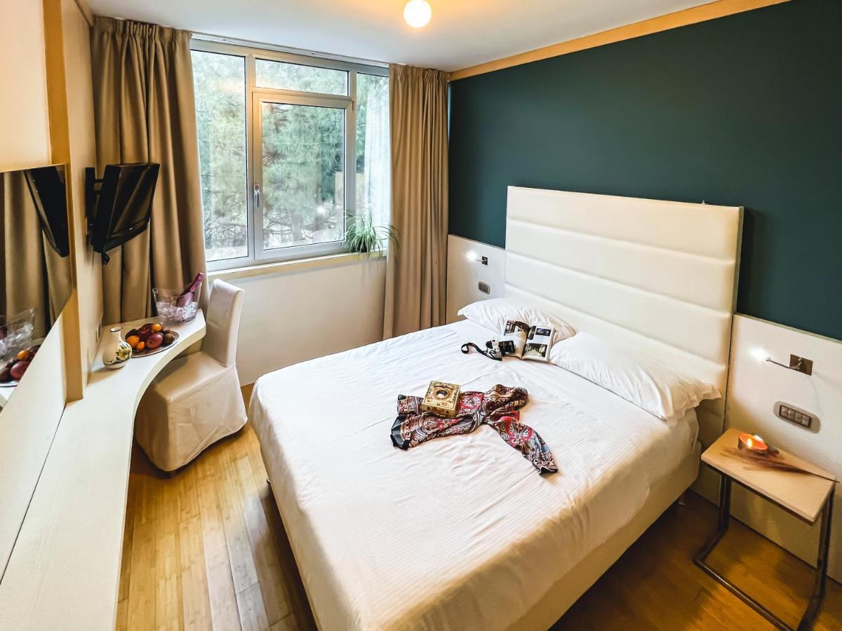Hotel Abruzzi テーラモ エクステリア 写真